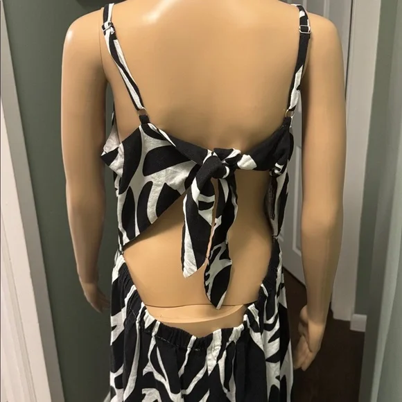 Black and White open back Maxi Dress size XL - Picture 6 of 6